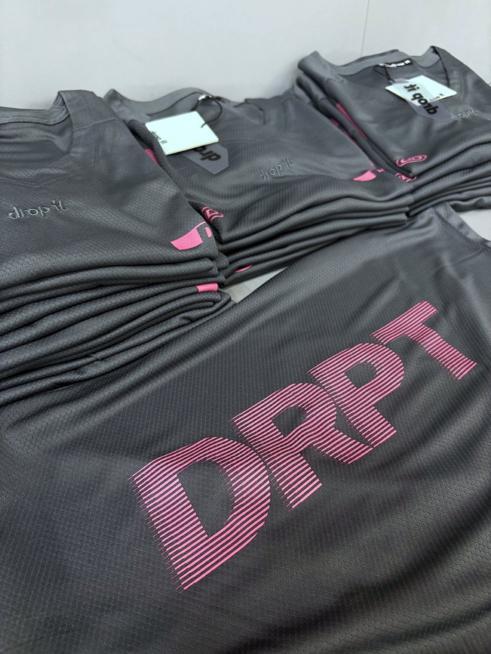 Фирменные спортивные майки «под ключ» для интернет-магазина одежды «DROP IT»